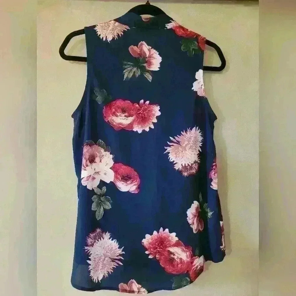 🎊Host Pick🎊 Dex | Floral  Sleeveless Blouse, Size S - Picture 3 of 5
